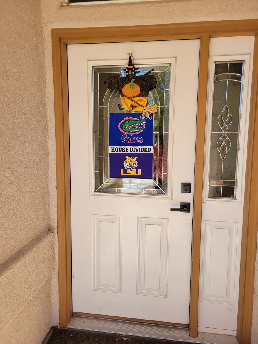 acmiller908's tweet photo. Best day of the year! #GoGators #BeatLSU https://t.co/FDbrKL5X69