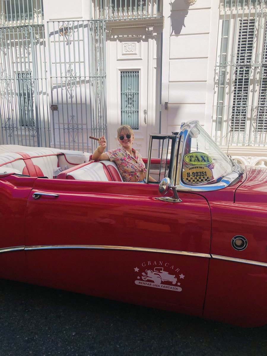 Jorge_tour_tips's tweet photo. Awesome panoramic city tours in old American convertible cars starting from @vapor156 https://t.co/VOtDK9VBz0