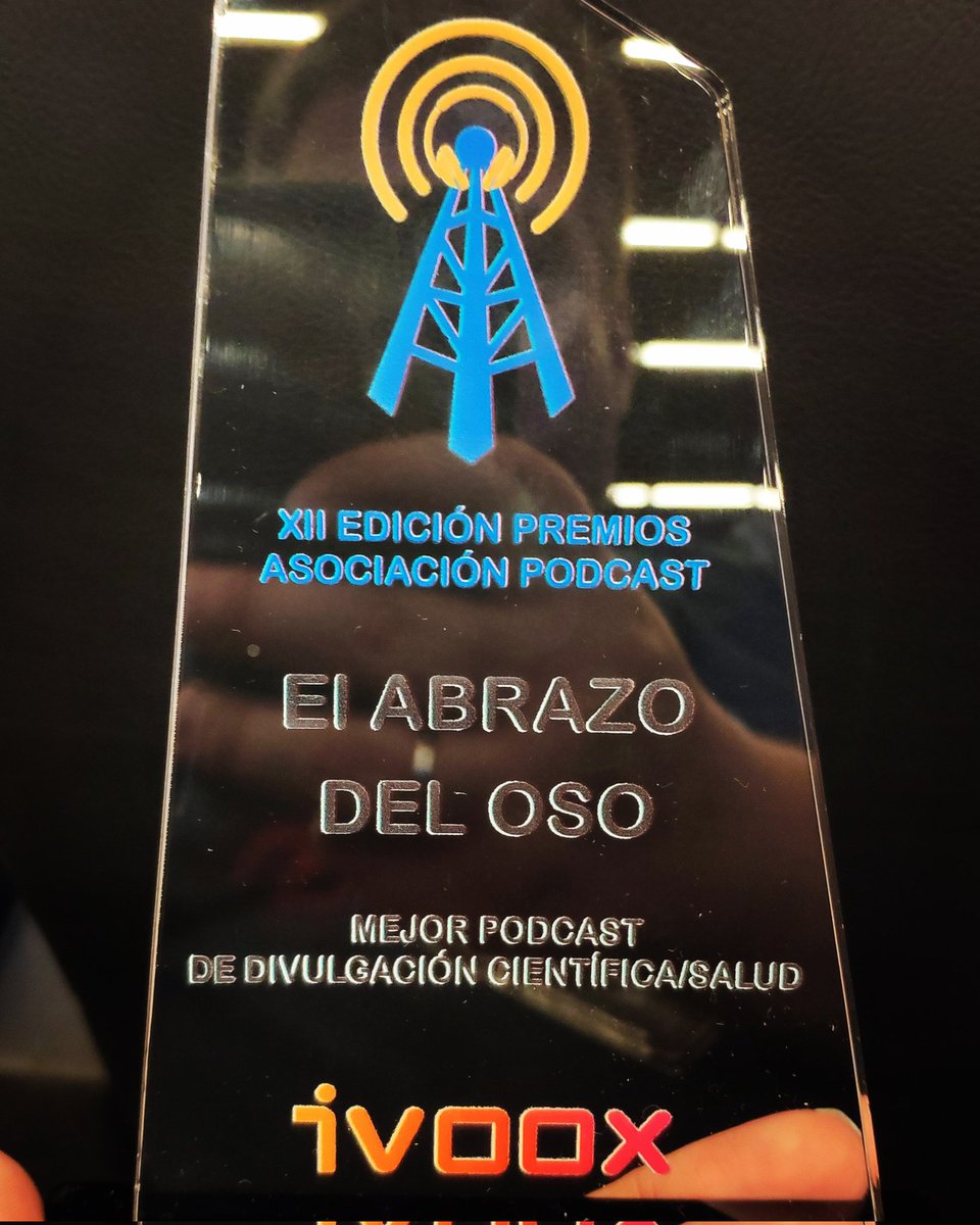 elabrazodeloso's tweet photo. And the winner is...
Aún estamos con el flow muy a tope. 26 años después, ¡nos hemos llevado un premio! 🏆
Gracias a todas y todos los que lo habéis hecho posible. A uno y otro lado de las ondas 🎙️🎧📻
#Podcast #Jpod22Madrid #ElAbrazodelOso #iVooxOriginals https://t.co/7qRWxm7JA4