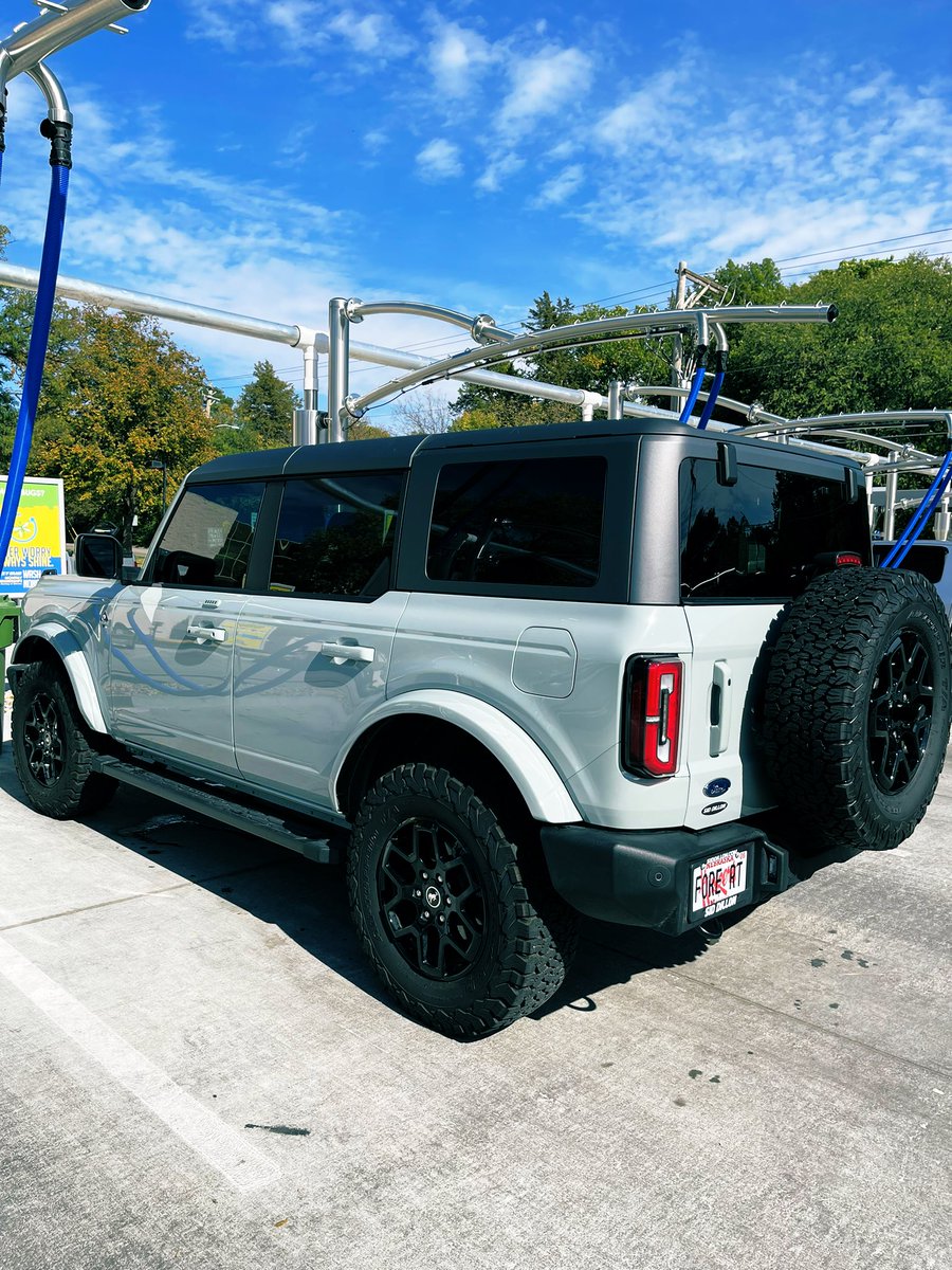 BigGolfGuy's tweet photo. Shout out to the new @JetSplashWash location at 40th & South. Friendly attendants, great service, vacuums so powerful that they damn near sucked up my floor mats, and a good ol fashioned Jet Glossin. Can’t beat it. #SaturdayRoutine https://t.co/Iir8GluI6u
