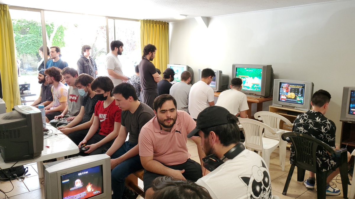 Venue en Friendly Fire, grande Pepi por sacarse el lugar. 

Brackets en: start.gg/tournament/fri…

Stream en: twitch.tv/ssbong