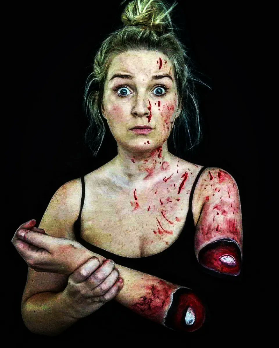 smellmo11's tweet photo. #charactermakeup #bodypaint #chainsaw #makeupartist #halloween2022 https://t.co/YXDD8kibVs