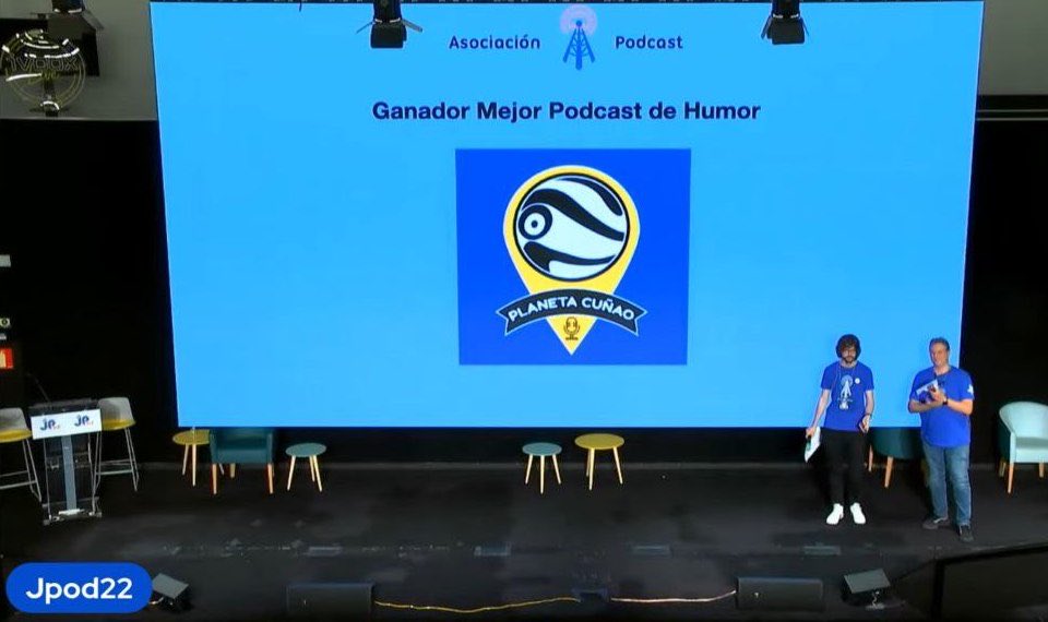 PlanetaCunao's tweet photo. ¡¡¡OLEEEEEE!!!
Hemos ganado el premio a Mejor Podcast de Humor 2022.
Gracias a todos nuestros oyentes, a los que nos habéis votado y a @asociapodcast por el premio. #jpod22
Y mañana el premio os lo damos nosotros que hay episodio nuevo. https://t.co/QQO6HfF0KD