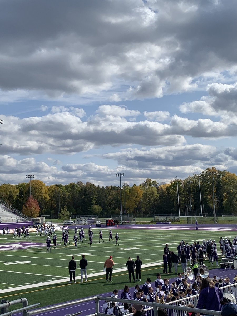 Gorgeous fall day - perfect for enjoying some great football. Go ⁦<a href="/WesternMustangs/">Western Mustangs</a>⁩ !! 💜🤍💜