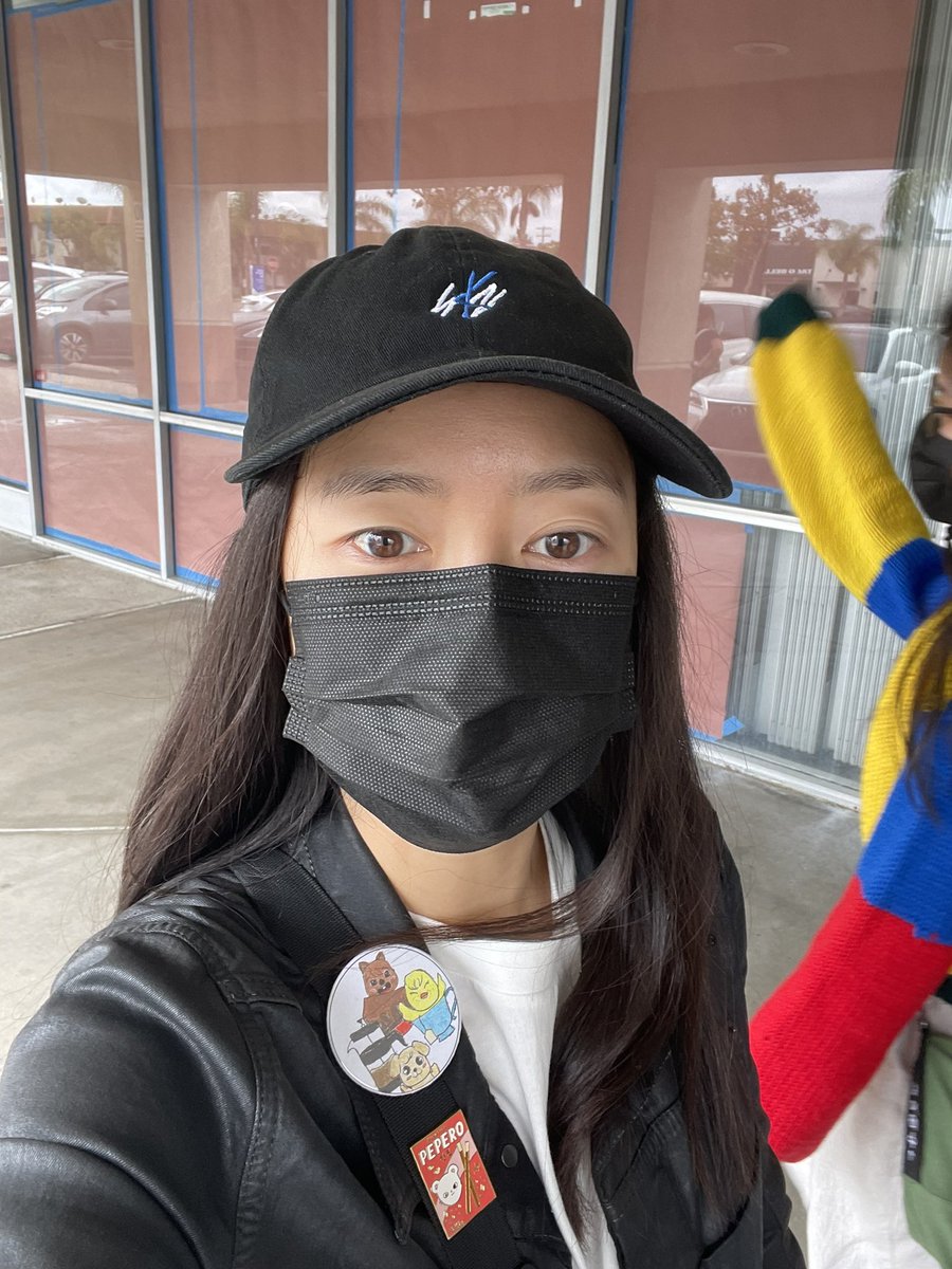 Lucky_Rabbit27's tweet photo. I’m here! Standing in line for @stayevents0325 cupsleeve event. If you see the Stay in the SKZ hat, say hi and get a free button! #haninalifetime #ourbrightsunfelixday #pitchperfectseungmin https://t.co/lC484Rpvyh