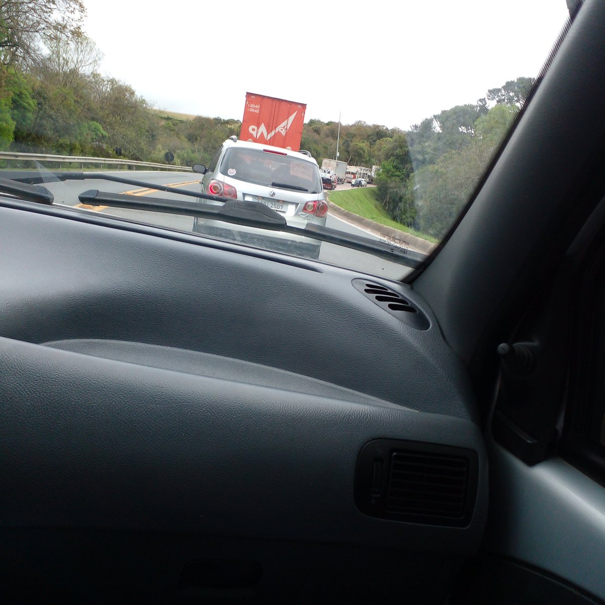 Allysson_cwb's tweet photo. Régis Bitencourt Km 181 tudo parado https://t.co/HHggQLo4DP