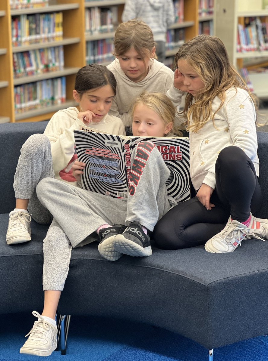Reading is better with friends! <a href="/Wilmette39/">Wilmette Public Schools</a> <a href="/ExploreCentral/">Central School Foxes</a> #centralfoxes