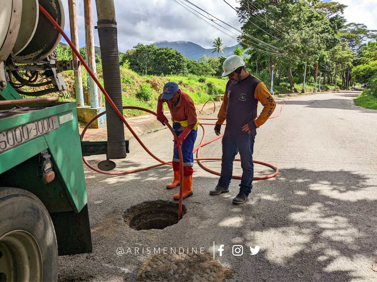 Arismendi_NE's tweet photo. El trabajo sigue en la calle. 
Los equipos de #Sanear  junto con los guerreros de la Casa de los Servicios lograron descongestionar la red de aguas servidas y pozos del sector El Copey.
Un trabajo en equipo que sigue haciendo brillar a Arismendi ☀️
#15Oct #PoestasDePazEnVenezuela https://t.co/b4y2wzHiEC