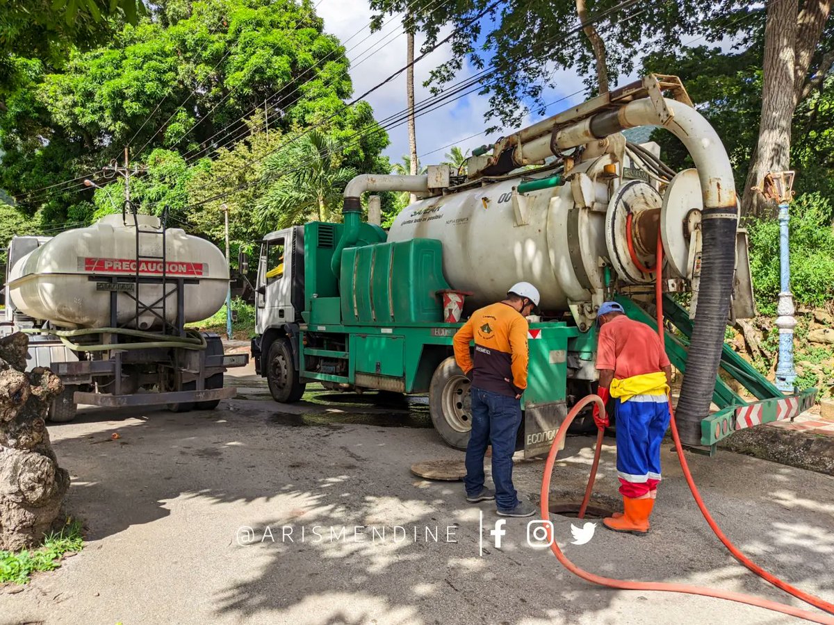 Arismendi_NE's tweet photo. El trabajo sigue en la calle. 
Los equipos de #Sanear  junto con los guerreros de la Casa de los Servicios lograron descongestionar la red de aguas servidas y pozos del sector El Copey.
Un trabajo en equipo que sigue haciendo brillar a Arismendi ☀️
#15Oct #PoestasDePazEnVenezuela https://t.co/b4y2wzHiEC