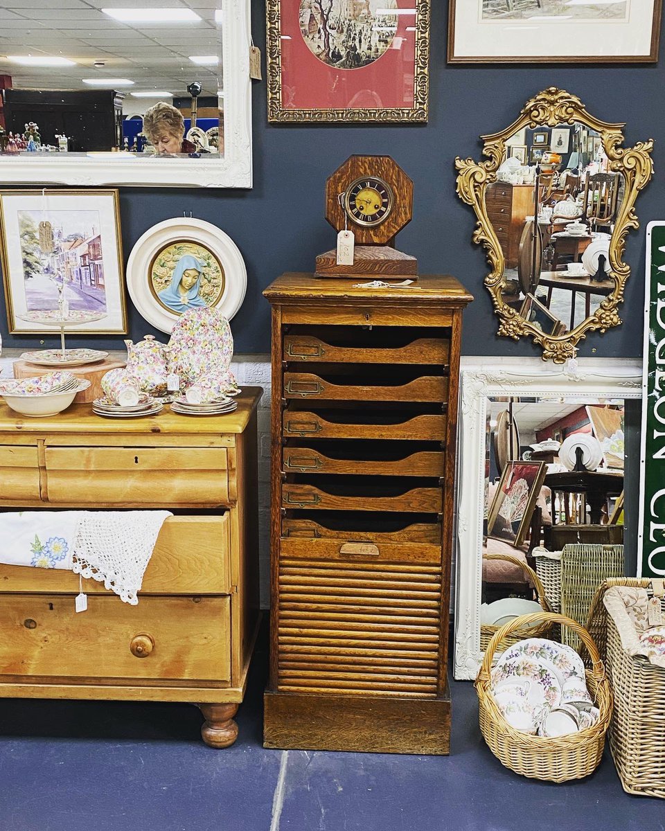 astraantiques's tweet photo. Happy Saturday evening! #oak #tambour #filingdrawers #saturday #saturdaynight #backtomorrow #astraantiquescentre #hemswell #lincolnshire https://t.co/GkgrVMeJUu