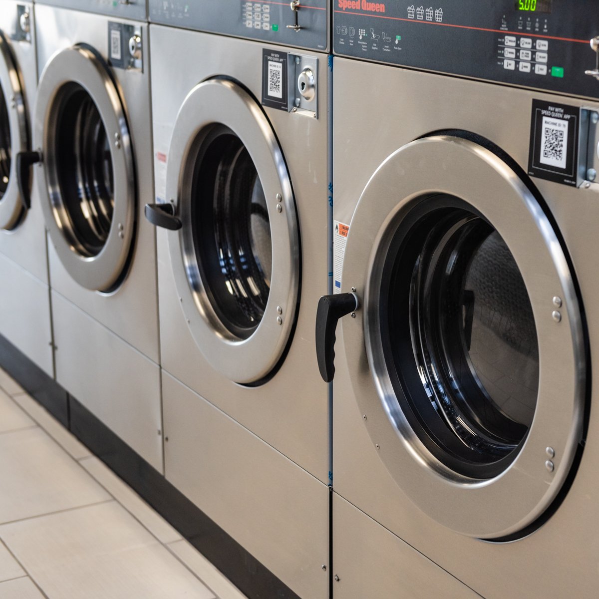 expresslaundry's tweet photo. When you look good, you feel good! That's why we have high-tech washers and dryers to keep your clothes looking great! #ExpressLaundryCenter #ExpressLaundryCenterHTX #CoinlessLaundromat #ModernWashateria #WashAndFold https://t.co/lzNx0EX9Fc