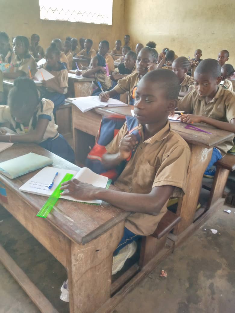 AideOrphelin's tweet photo. Très heureux d'avoir des nouvelles des élèves du CAM de Pointe-Noire 😁

L'année scolaire commence bien grâce à vos dons 😍

N'hésitez pas à rejoindre l'aventure en cotisant ou en donnant ponctuellement.

Et à demain pour les gourmands du côté de Bastia 😅 https://t.co/fJNr7GGMEo