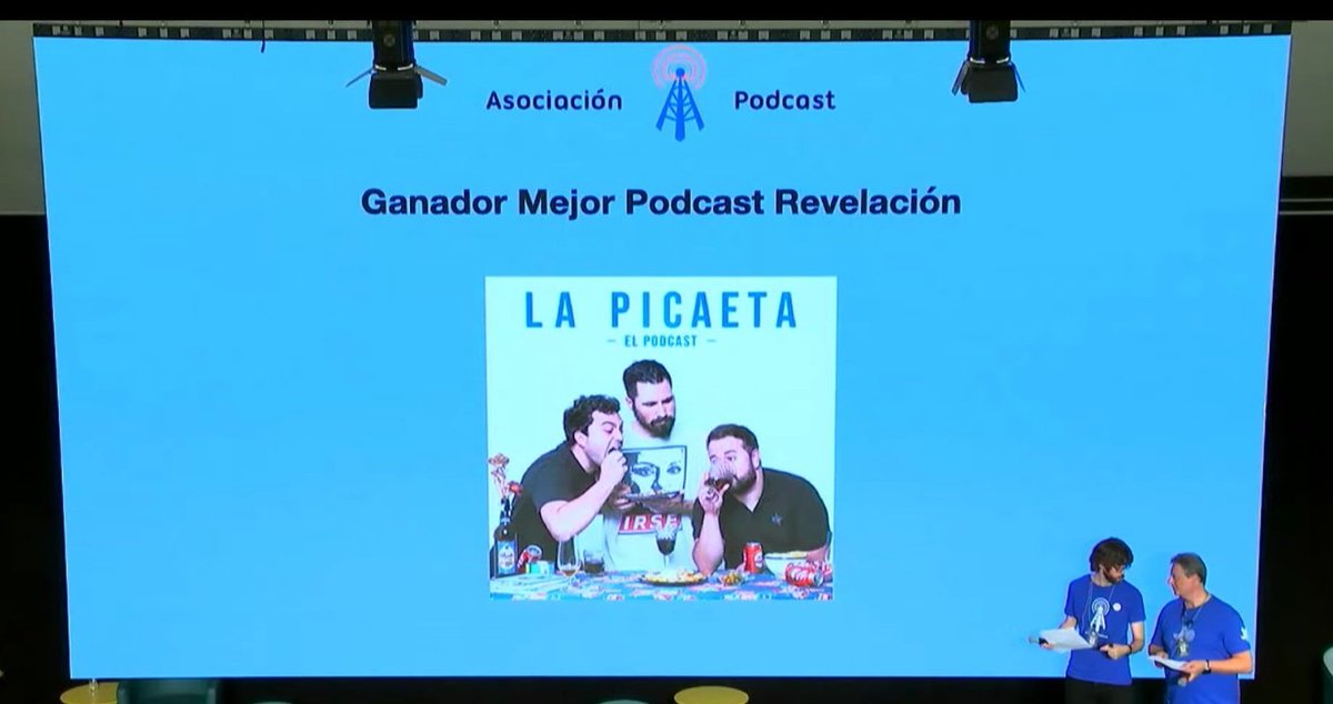 la_picaeta's tweet photo. Que hemos ganado el premio a mejor podcast revelación en los premios de @asociapodcast !!!!
Mecagoenlalechemerche!! https://t.co/cqMHlE2S0k
