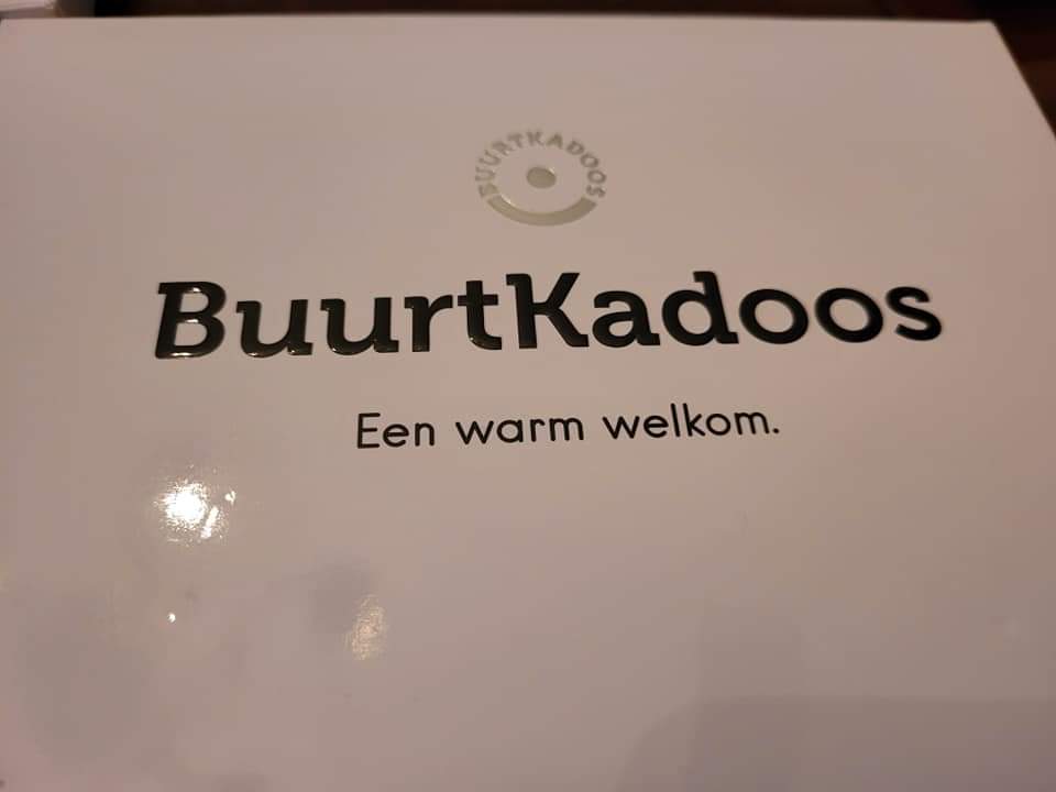 <a href="/BuurtKadoos/">BuurtKadoos | Een warm welkom</a> is een welkomspakket voor alle nieuwe inwoners gevuld met vouchers van lokale ondernemers.
Lever de <a href="/Dierendal/">KB Dierendal</a> voucher bij ons in en u krijgt 10 kakelverse eieren🐔🥚. Welkom op Dierendal!