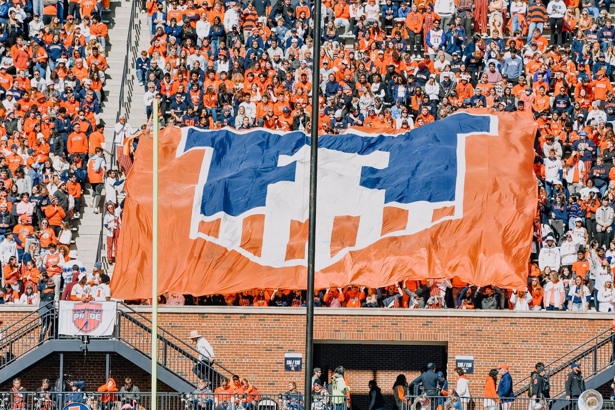 IlliniAthletics's tweet photo. 𝐆𝐫𝐞𝐚𝐭 𝐝𝐚𝐲 𝐭𝐨 𝐛𝐞 𝐢𝐧 𝐌𝐞𝐦𝐨𝐫𝐢𝐚𝐥 𝐒𝐭𝐚𝐝𝐢𝐮𝐦

#Illini | #HTTO | @IlliniFootball https://t.co/hK6ZTOuvVr