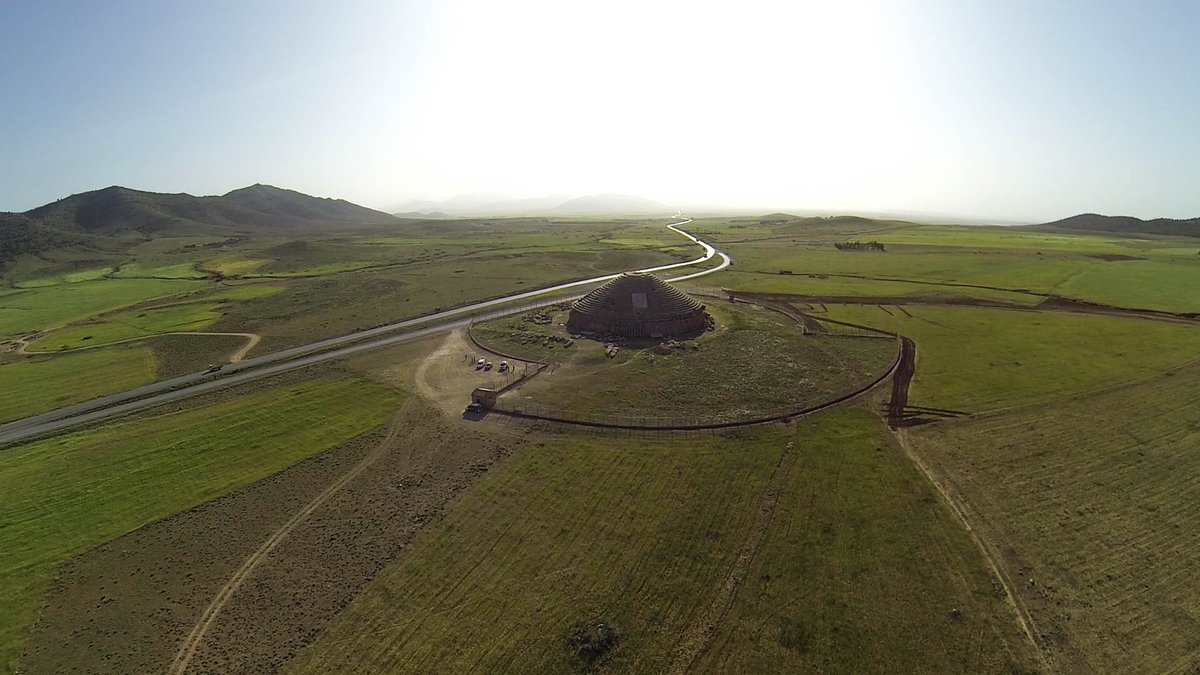 aures40dz's tweet photo. le saviez-vous ? ⤵️
Une spécificité algérienne, qui en fait l’unique pays ayant des monuments aussi anciens et imposants au Maghreb
#History #Algeria #Patrimoine #Algerie #Histoire
➡️📸1, Medracen
➡️📸2, le mausolées de Maurétanie
➡️📸3, les Pyramides de Frenda https://t.co/YP7UPwV9nX