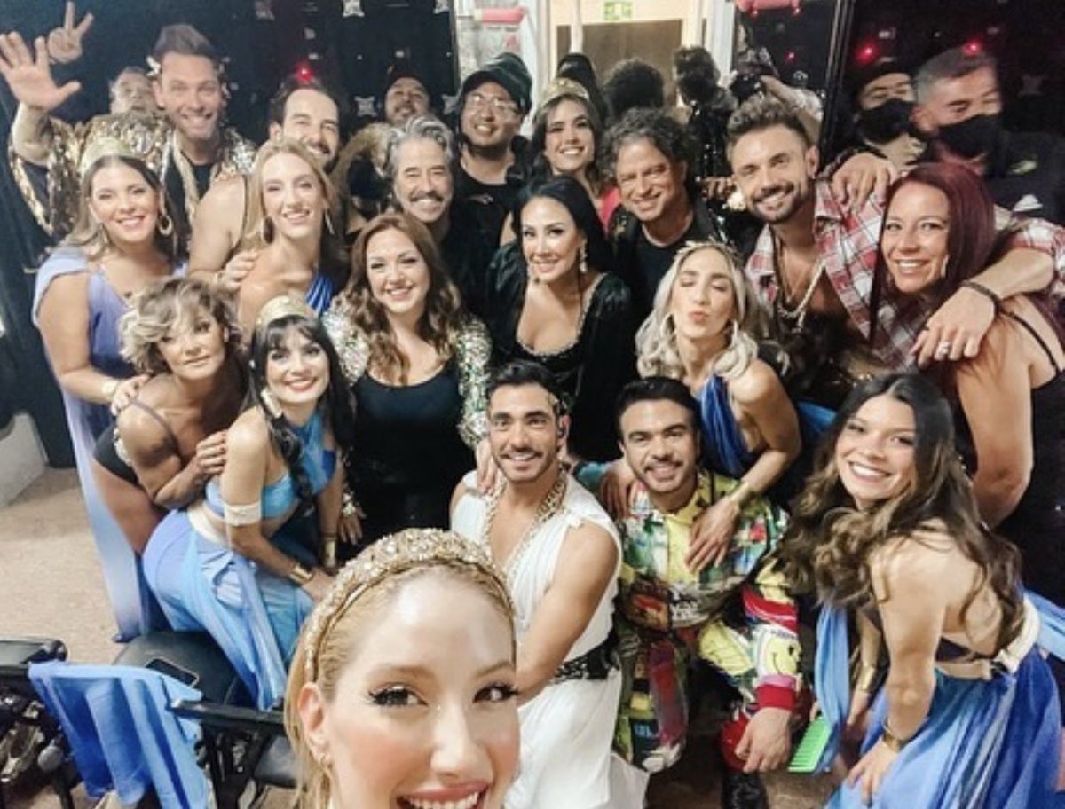 ChachoGaytanB's tweet photo. La más talentosa y hermosa compañía MYST @myst.mysoundtrack Increíble ! Espectacular ! #Cantantes #Bailarines #Musicos #Audio #Video #Staff #AmoMyst https://t.co/5JmMbwKgvR