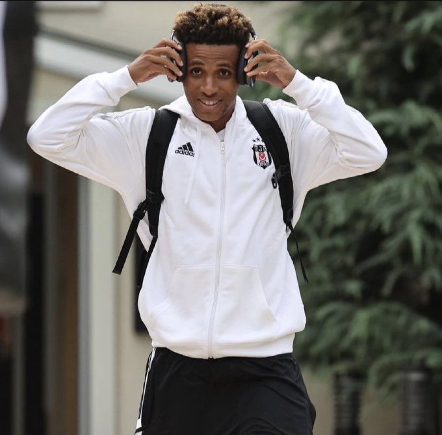 mata, oliviera falan filan getir götürünü yapar.. tek başına galatasaray ortasahasından büyük topçu