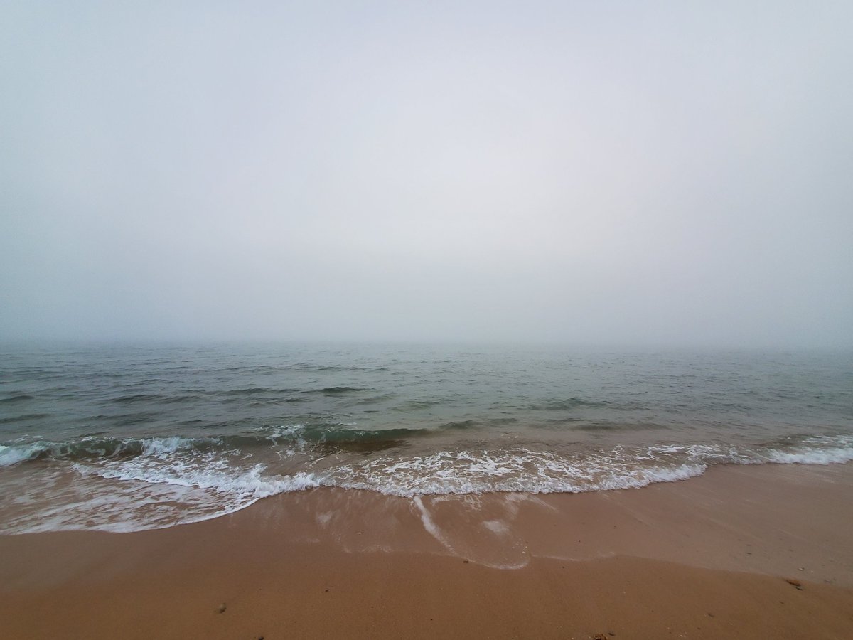 Cuando eliges el lugar para la puesta del sol y... por unas cosas u otras... calima, barca incendiada, nube acercándose y niebla húmeda, todo en menos de media hora en Sancti Petri
Hoy no era el día... o sí,  lo he disfrutado igual <a href="/kaikuland/">kaikuland</a> <a href="/jmartinezmoran/">Javier Martínez Morán</a>