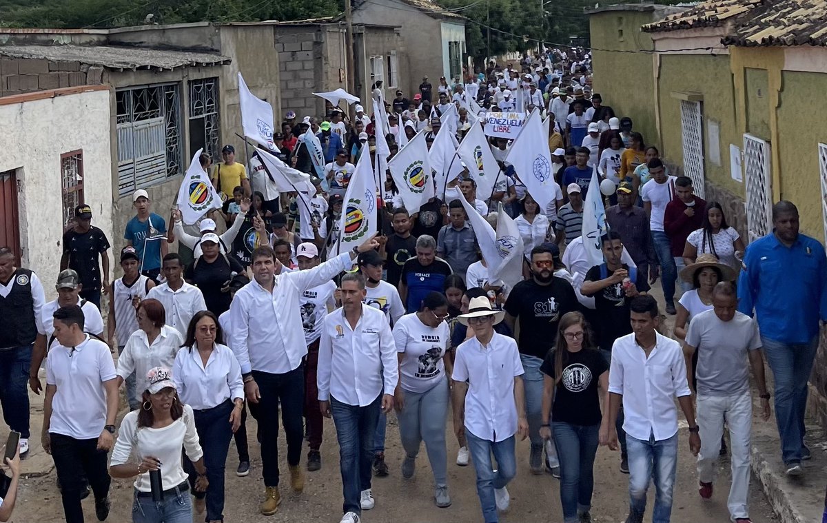 prospericarlos's tweet image. ¡Carora tierra de gente noble!

Este año sin descanso llegamos al Mcpio #200 que visitamos, hoy recorrimos las calles del Mcpio Torres acompañado de nuestra Sec. General @SobellaMejias, @edgarzambranoad y @Javieroropeza alcalde nuestro trabajo es por el rescate de la democracia.