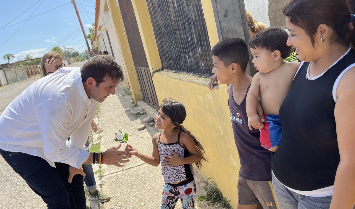 prospericarlos's tweet image. ¡Carora tierra de gente noble!

Este año sin descanso llegamos al Mcpio #200 que visitamos, hoy recorrimos las calles del Mcpio Torres acompañado de nuestra Sec. General @SobellaMejias, @edgarzambranoad y @Javieroropeza alcalde nuestro trabajo es por el rescate de la democracia.