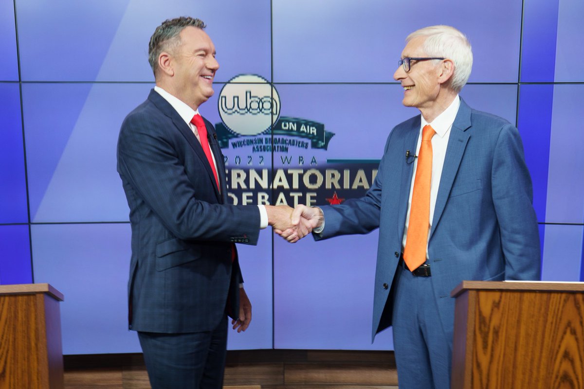 AmyDuPontKT's tweet photo. Some of my favorite pictures from the #wbadebate. Thank you to the @WIBroadcasters & @news8news for the opportunity to take part https://t.co/QJ0kBW9JTm