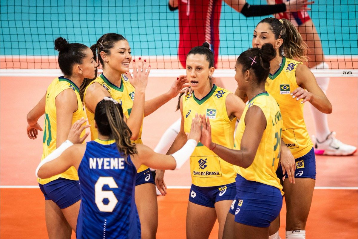 timebrasil's tweet photo. É PRAAAAAAAAAAAAAATA! 🥈🏐

A seleção feminina é vice-campeã mundial de vôlei! 

🇧🇷 0 x 3 🇷🇸
(24/26, 22/25 e 17/25)

O título não veio, mas a campanha foi fantástica do mesmo jeito! 👏 https://t.co/MwzwAu9zWF
