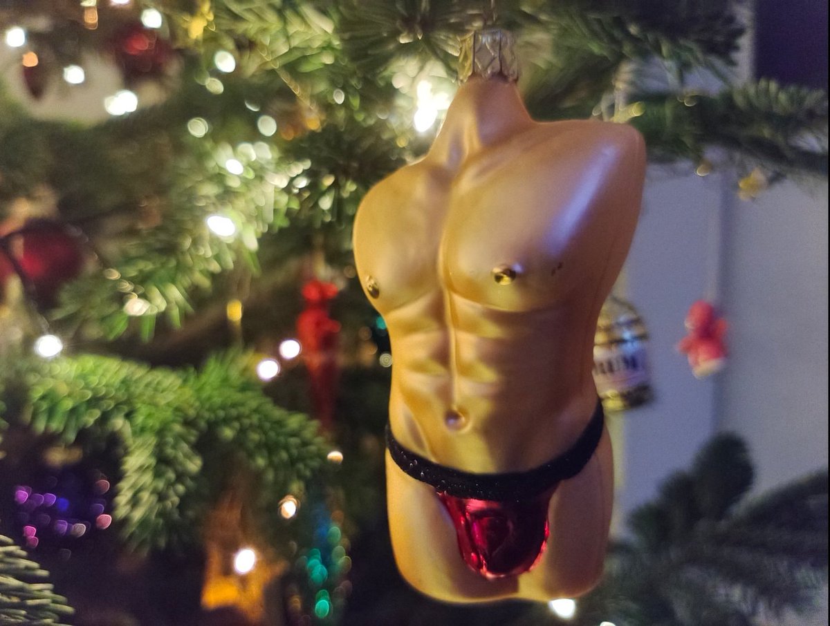 uccelletta's tweet photo. @graefin_g Ja, ich bin aber #teamstripper https://t.co/lQhlty5tQB
