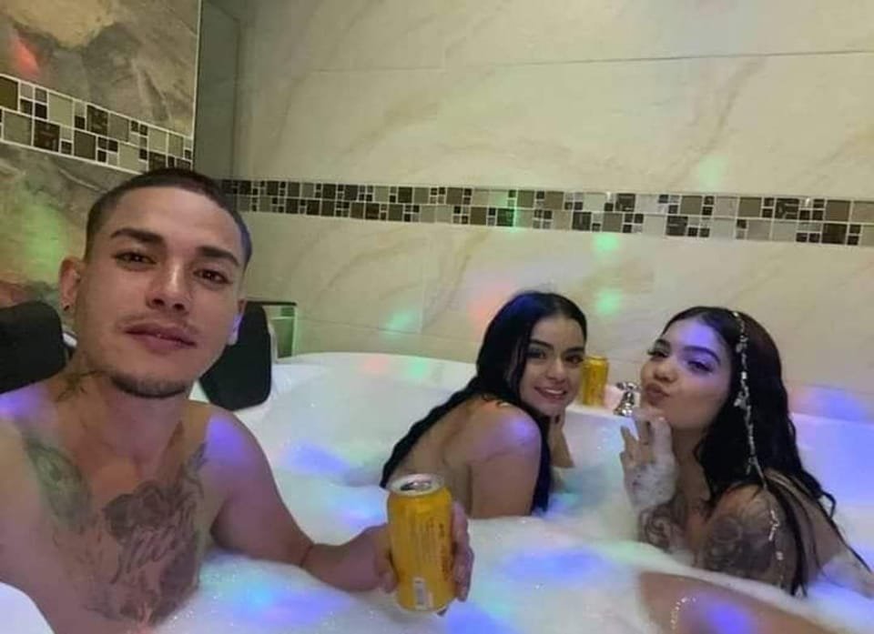 Poderia ser nós três né mas vocês não se dão bem.😓