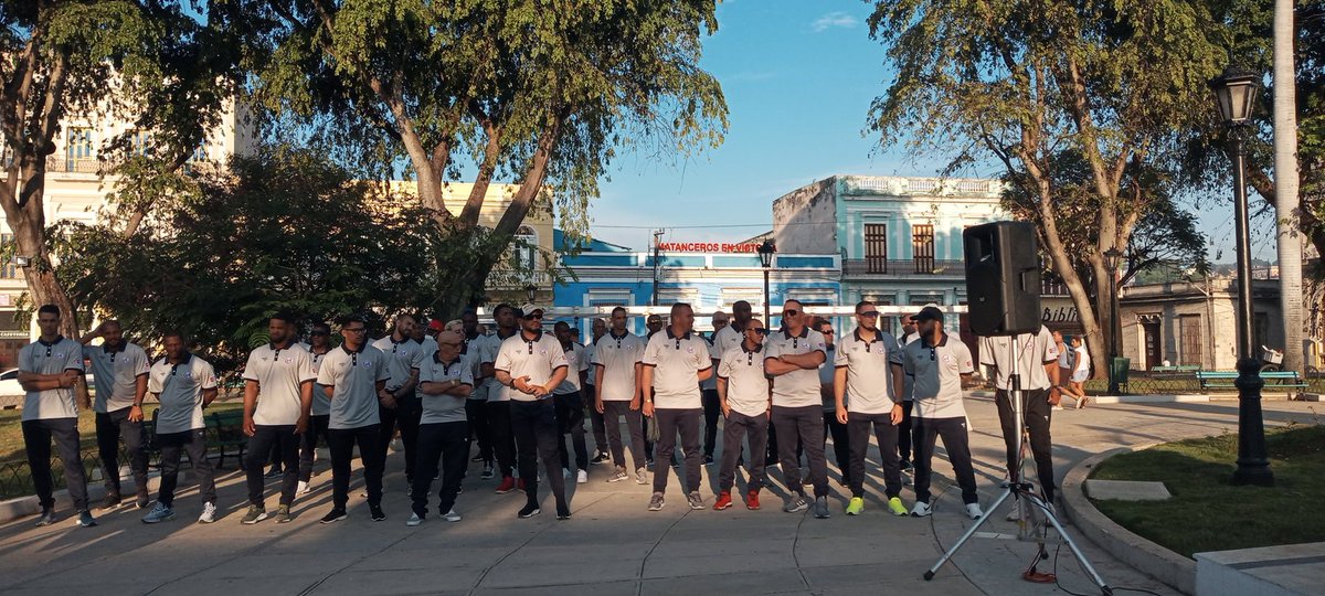 ChapleImbert's tweet photo. Abanderamiento en #Matanzas del Equipo Centrales de la Liga Élite de Béisbol #CubaPorLaPaz #MatancerosEnVictoria @SuselyMorfaG @DanielBazPrez1 @JLBrocheLorenzo @mariofsabines @gpppmatanzas @FEEM_Matancera @feu_um @FeuMtz https://t.co/UkWhnOrnFk