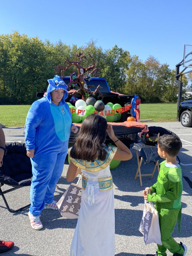 Stein_FCPS's tweet photo. Thank you @pta_bces for an amazing Fall Festival today! 🧡🎃🍁 https://t.co/0eGalTIKfv
