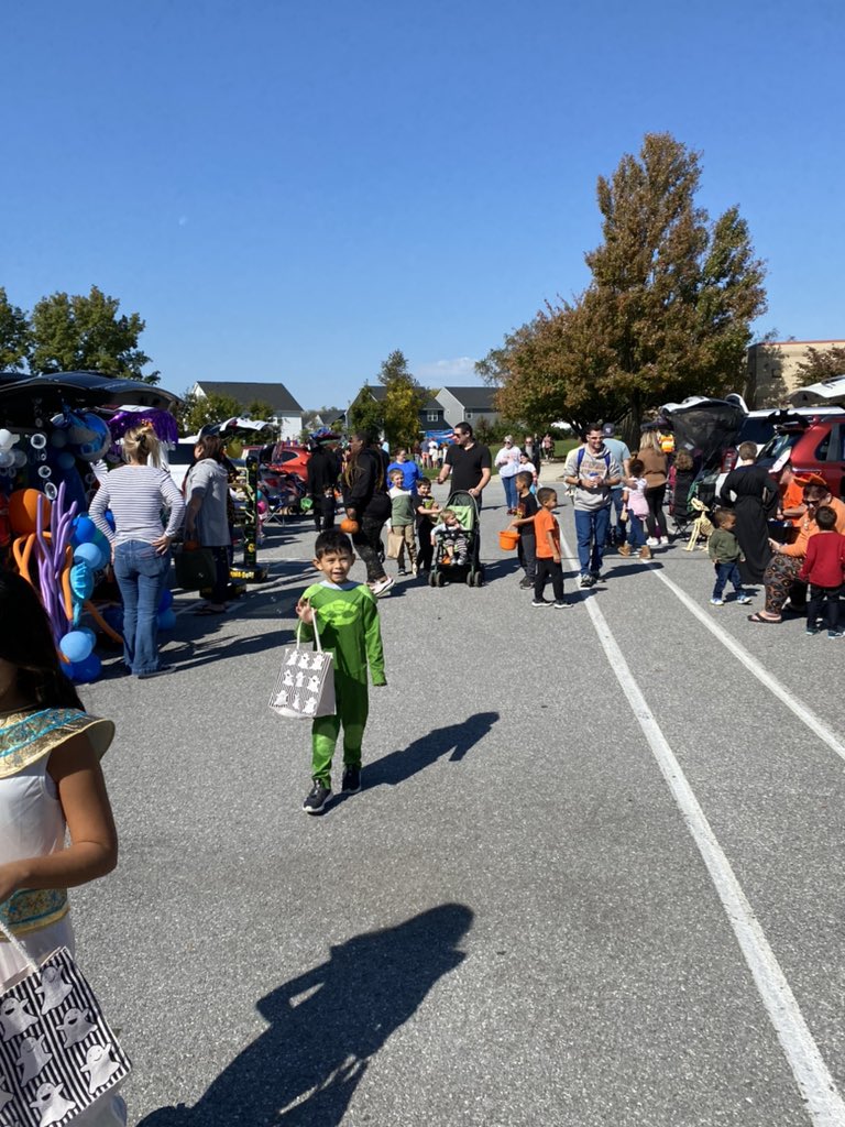 Stein_FCPS's tweet photo. Thank you @pta_bces for an amazing Fall Festival today! 🧡🎃🍁 https://t.co/0eGalTIKfv