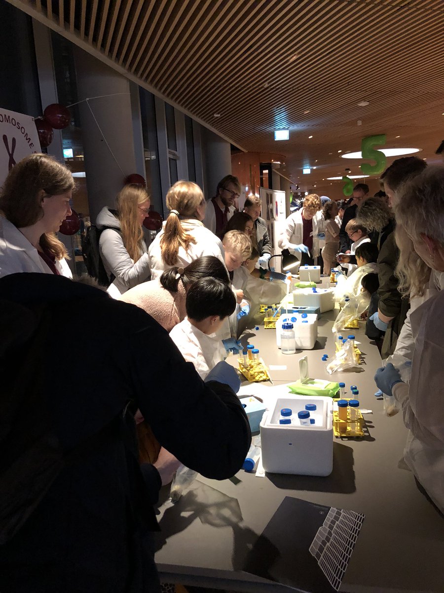 CCS held another successful “Oplev DNA / Experience DNA” mini lab as part of Copenhagen Culture Night yesterday evening! 🌹