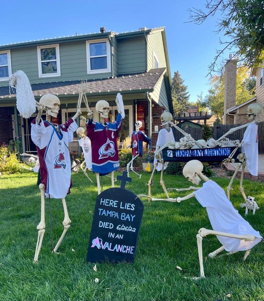 These Halloween decorations 😂😂#GoAvsGo