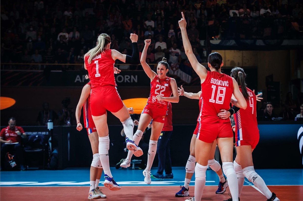 ossrb's tweet photo. Odbojkašice Srbije 🇷🇸 su ŠAMPIONKE SVETAAAAA!!!! 💪🏻💪🏻💪🏻

Nezaustavljiva Srbija je odbranila svetsku titulu! Niko nije uspeo da savlada naše herione, koje nastavljaju da pišu istoriju! U finalu je pao Brazil glatko sa 3:0! 🏐

BRAVOOOOOOO!!! PONOSNI SMO NA VAS!!! 👑👑👑 https://t.co/DrOPU9Bdyx