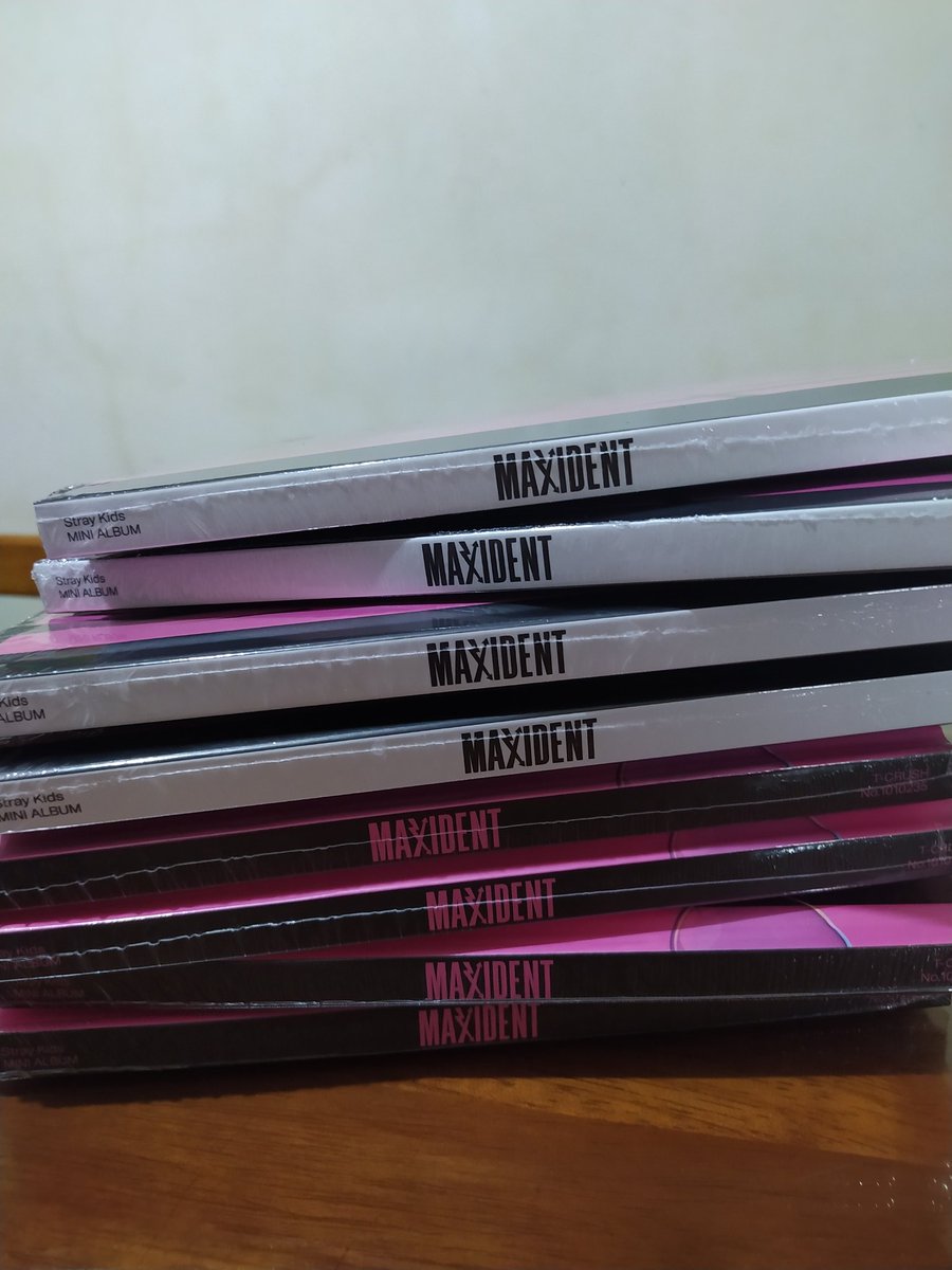 Ryuddaengsales's tweet photo. WTS LFB

Maxident Unsealed with complete inclusions

Choose own ver, 2 pcs, 1 POB pola, and 1 mini poster

P600; P1160 if 2 versions

MOP: gcash, BDO, Metrobank
MOD: j&amp;t, ggx, shopee (every weekends), sdd (everyday) https://t.co/DS2sL5WcMR