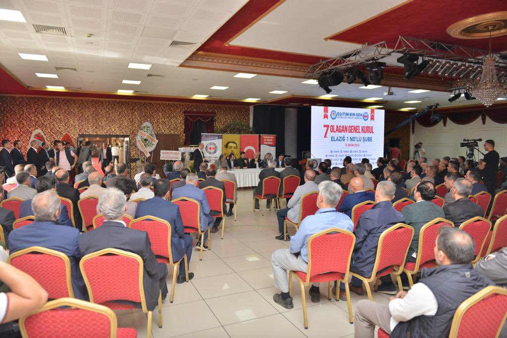 Eğitim Bir Sen <a href="/ebselazig1/">EBS Elazığ 1</a> nolu Şubemizin 7. Olağan Genel Kurulunu gerçekleştirdik. Güven tazeleyen <a href="/BahsiIbrahim/">İbrahim BAHŞİ</a> başkanımızı ve yönetimini tebrik ediyor, yeni dönemde çalışmalarında başarılar diliyorum.