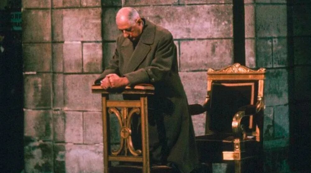 « La République est laïque mais la France est chrétienne » 

Charles De Gaulle
