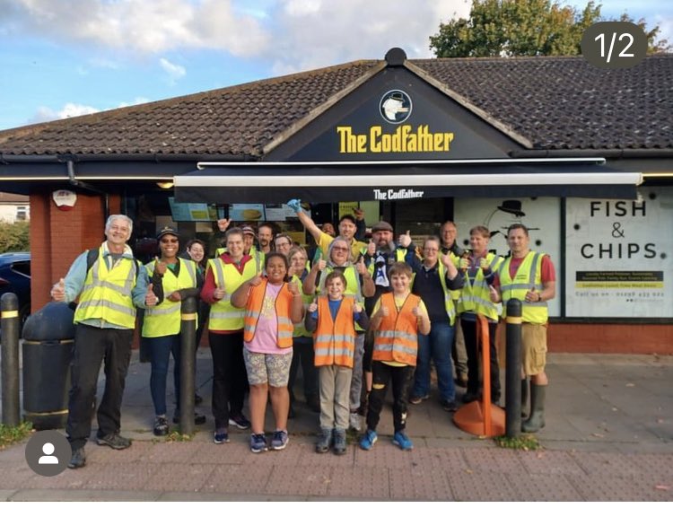 AylesburyWombl1's tweet photo. Its been fun so far 24HR WOMBLE #litterpicking thanks to @TheCodfatherAY for tea #sausagechips went down a treat. We also did a bit of #signcleaning 11 hours done https://t.co/IfNM5nVZsS