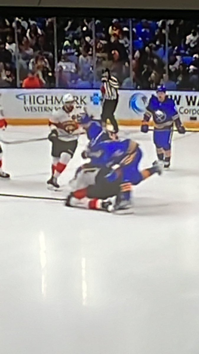 OilersJohn's tweet photo. Anyone wanna take a guess at what Panthers player just went full turtle mode? https://t.co/wi6eHOZTy2