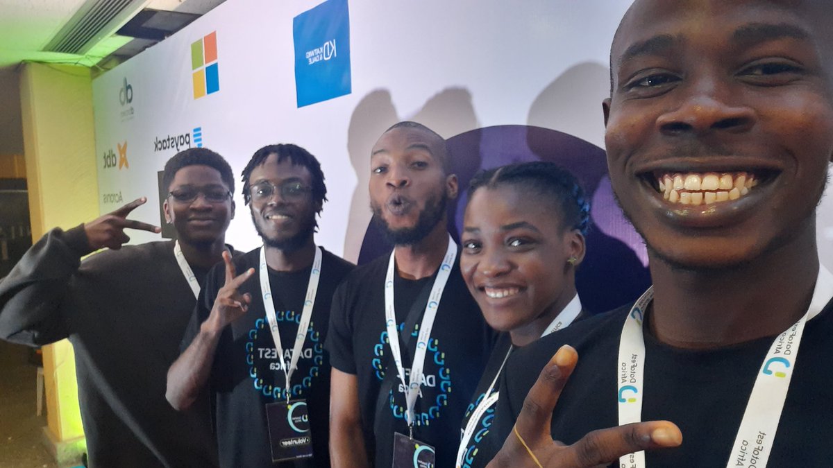 IbukunOmojola's tweet photo. Had a great time with my fellow Data Benders today✌️@kike_abdul @olumayokunawe @suchararegem @debolamii @veetoriaRT @tayo_praiz @oluchi_chiadika 
#Datafest2022 #DataFestAfrica22 #DFA22 https://t.co/Q1FKeOBbnH