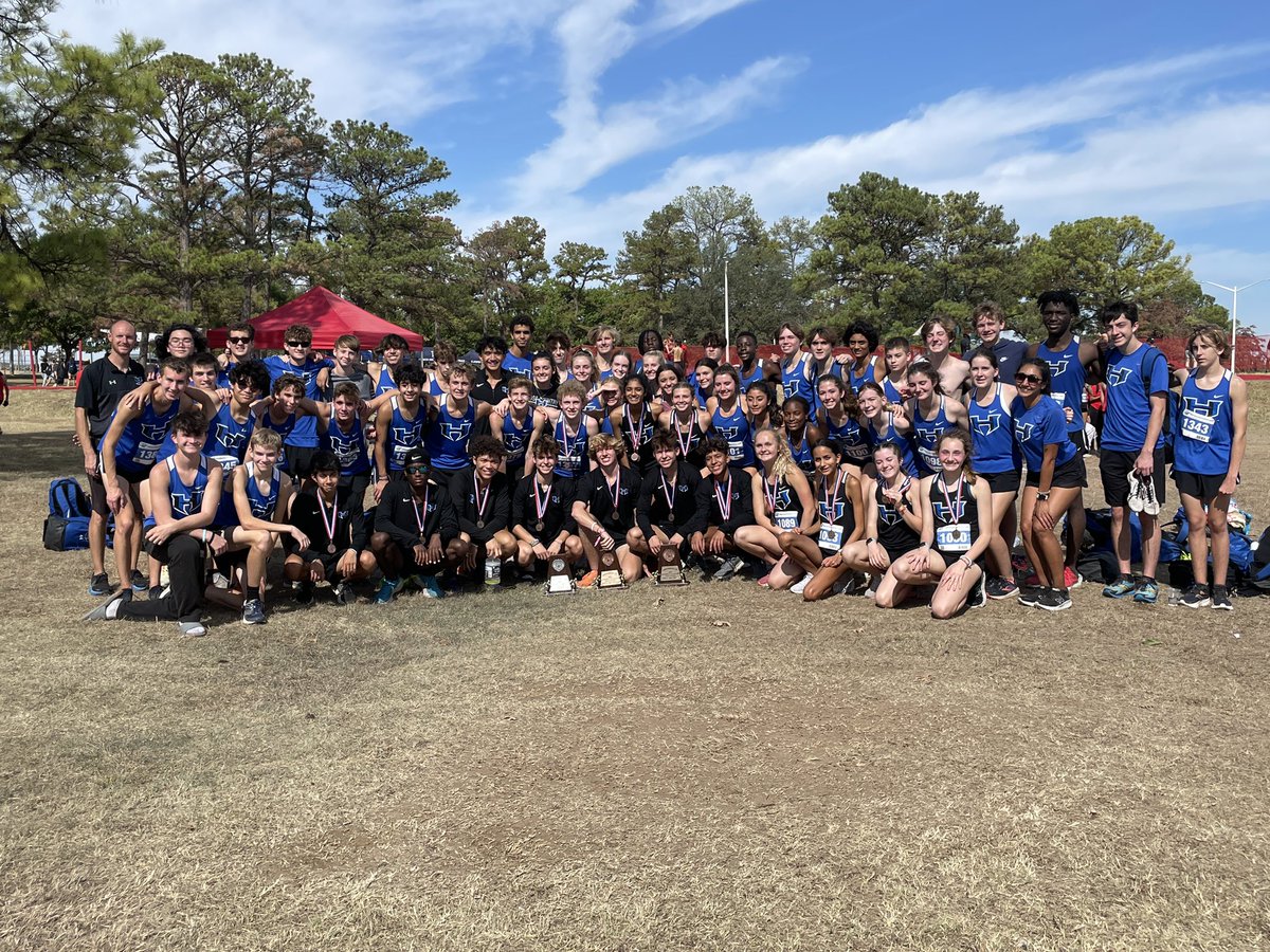 Hawk_Running's tweet photo. Proud of this groups focus and determination today!  VG-3rd VB-3rd JVG-4th JVB-2nd!  #RunasOne #Region #HPND https://t.co/xdHZYRdhOf