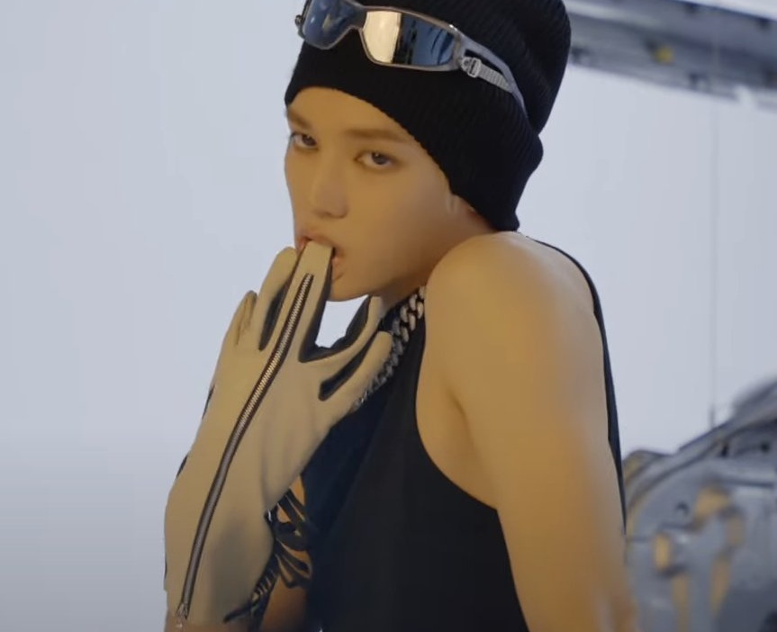 taeeeyongg's tweet photo. Taeyong and his cunty poses https://t.co/b6TCHx8UQ4