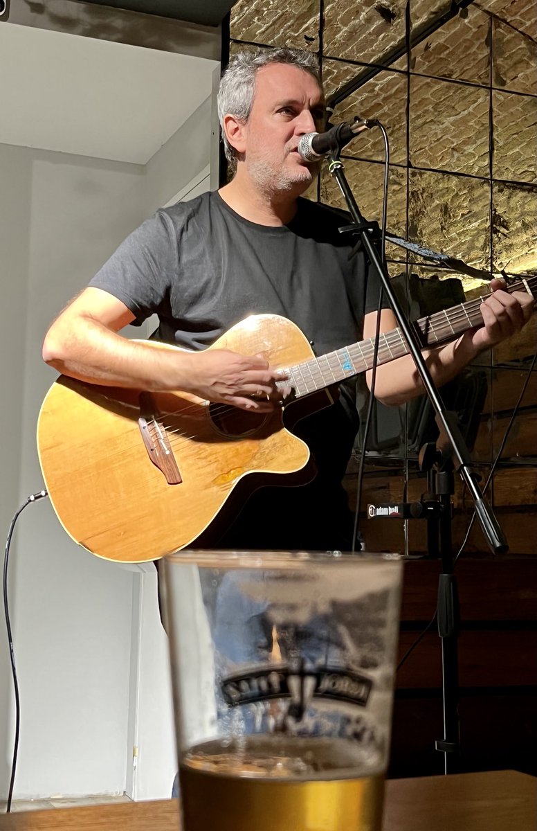 neuro_luis's tweet photo. Gran concierto ⁦@Rafa_Pons⁩ , hay artesanas que se dejan beber https://t.co/MQGn7S7Xi1