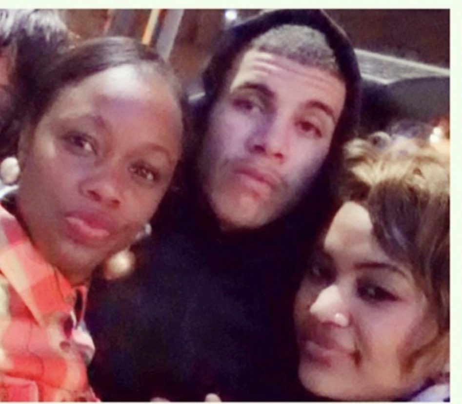 JazzyRedd1_'s tweet photo. Happy birthday to my bestest friend! @asiaisking Spending her bday in HAWAII! Love that for you &amp; I hope you’re truly enjoying yourself today because YOU DESERVE IT!! Love you with all my heart forever and ever. (I threw in a little throw back at the end for memories sake 🤣) https://t.co/4CQZ2fhgD7