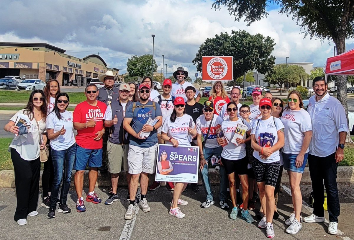 RedPillLatina's tweet photo. We had an amazing week of action kick off with @CasandraLGarcia @LujanForTX @LaHood4Texas 
So many volunteers walking for our candidates today! You can feel the excitement in the crowd, we are ready to fight for this town and make San Antonio Red 🔥

#LeadRight #LonestarHerd https://t.co/96uz5puZhe