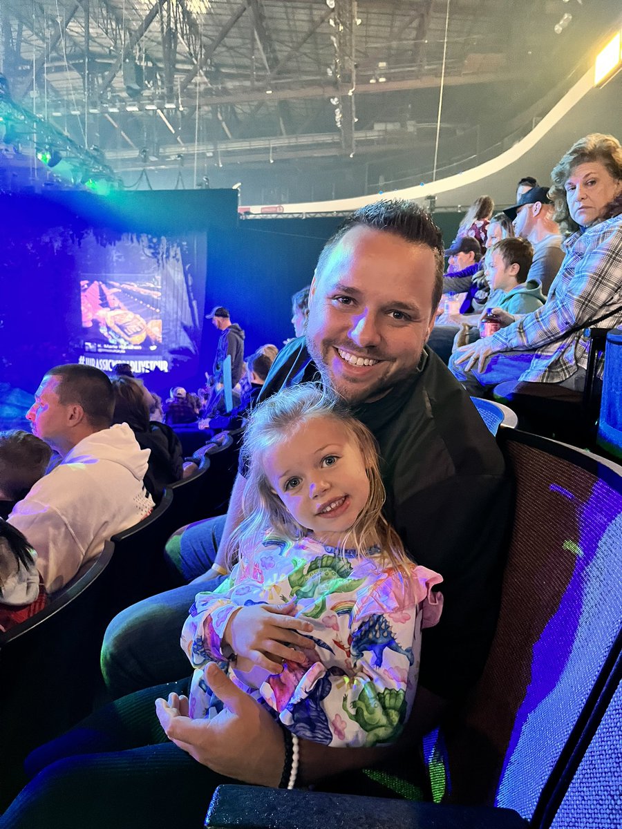 chellyditto's tweet photo. #JurassicWorldLiveTour https://t.co/uvR88X0XVU