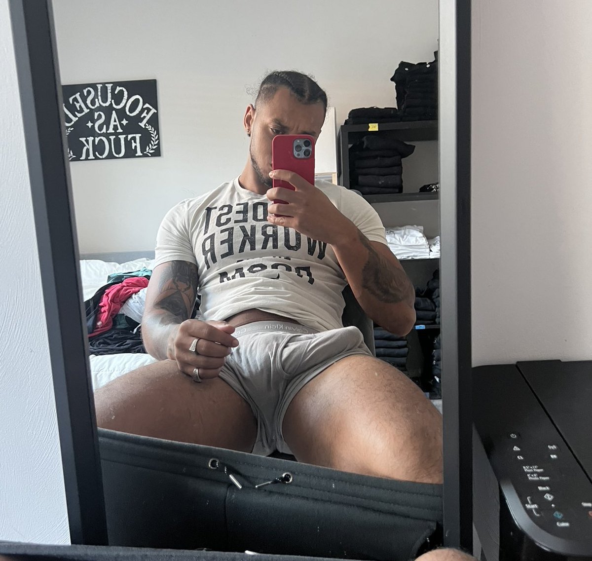 crushdaddiii's tweet photo. Cardio workout done, ready to anime and chill? https://t.co/E9UFqM1sFx