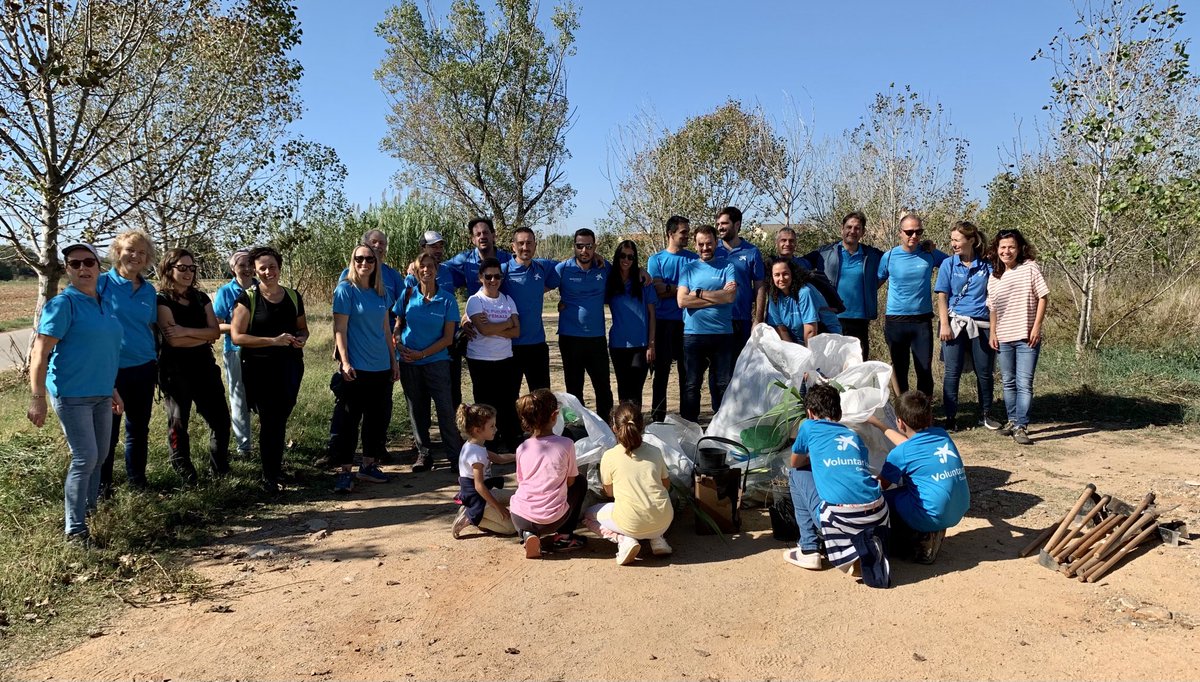 annabatet77's tweet photo. A la ribera del riu Congost a #Llerona hem netejat el terreny de plantes invasores i hem plantat arbres autòctons per preservar una zona d’aniuament d’aus.
@caixabank @voluntariscaixa #CABKSetmana Social @apren_serveis @assoc_habitats https://t.co/jEzrQUxGpO