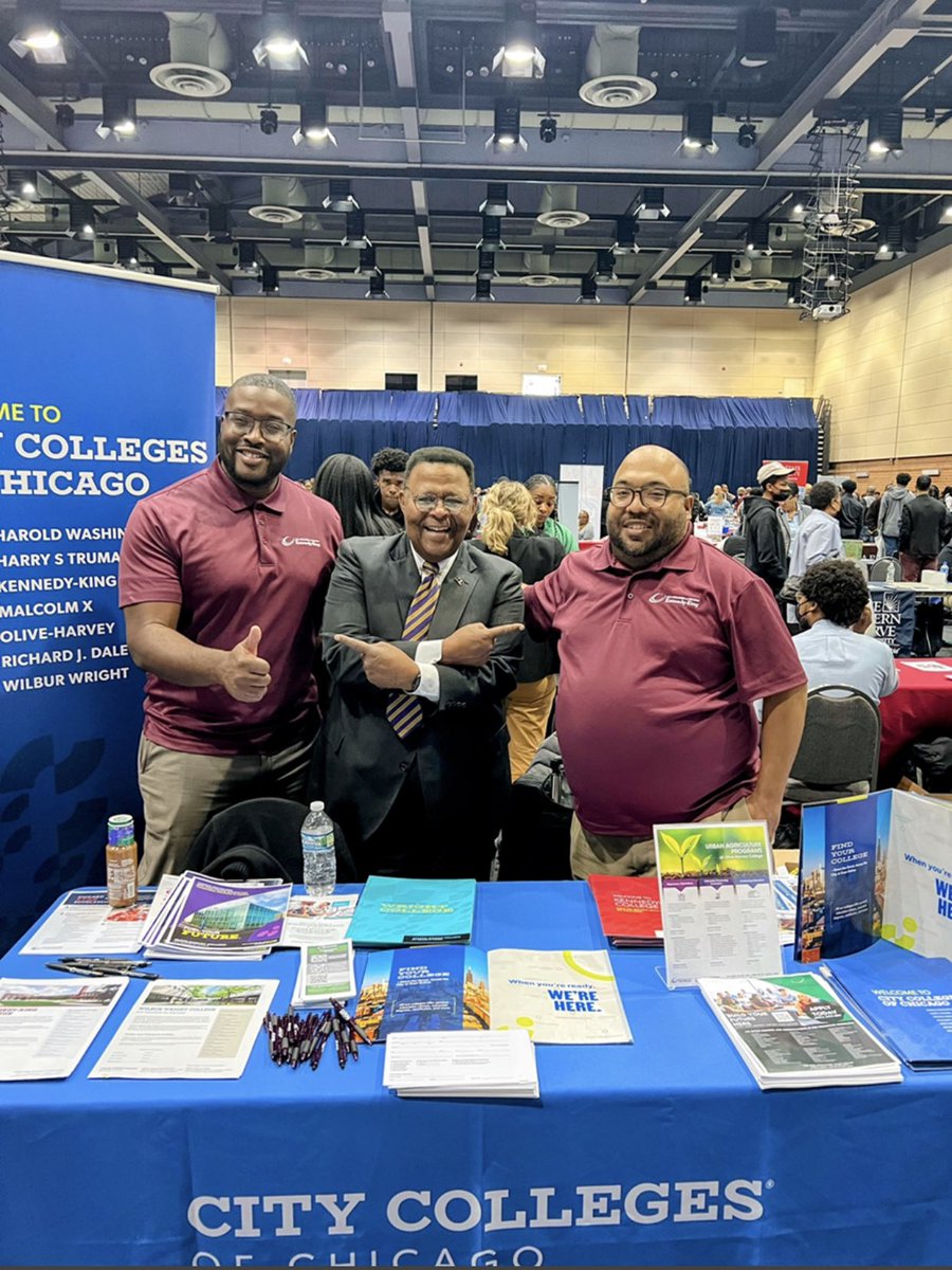 Marketing4Crown's tweet photo. The #BestEnrollmentTeam in the city are out @100BlackMen College Fair today having impact for @KK_College and @ChiCityColleges  #bewhatUsee #representationmatters  @KKCRecruiterJG @KKCRecruiterKH @artnorman https://t.co/SVWInp8NNB